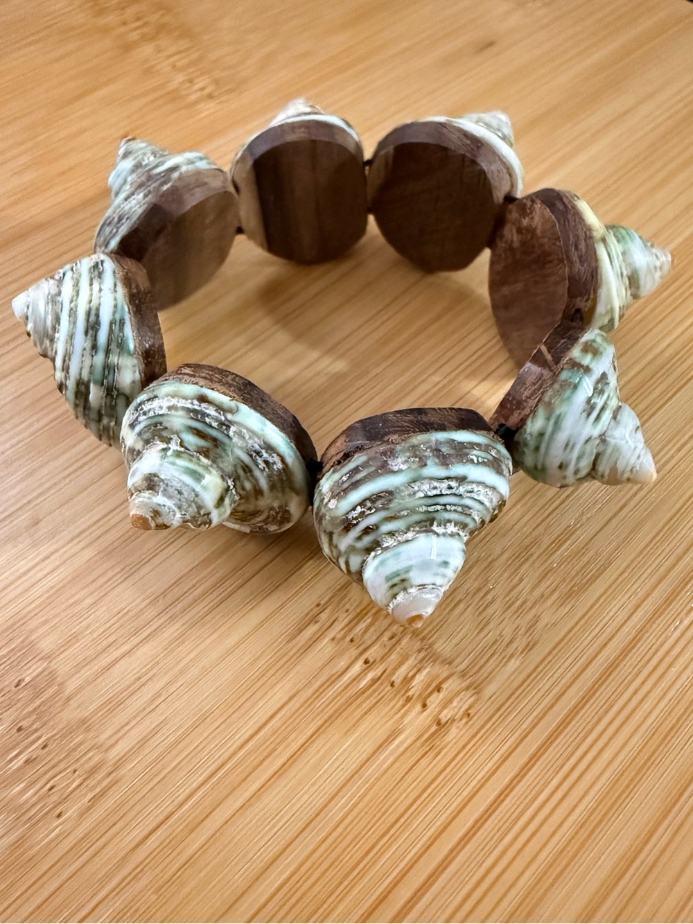 Vintage natural green turbo shell stretch bracelet
